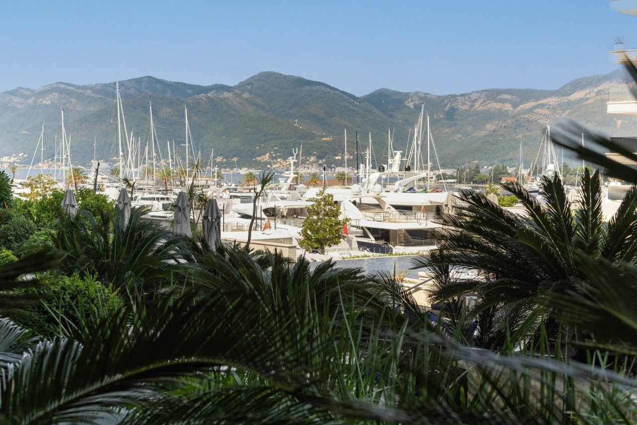 Apartment in Tivat, Montenegro, 81 m² - picture 1
