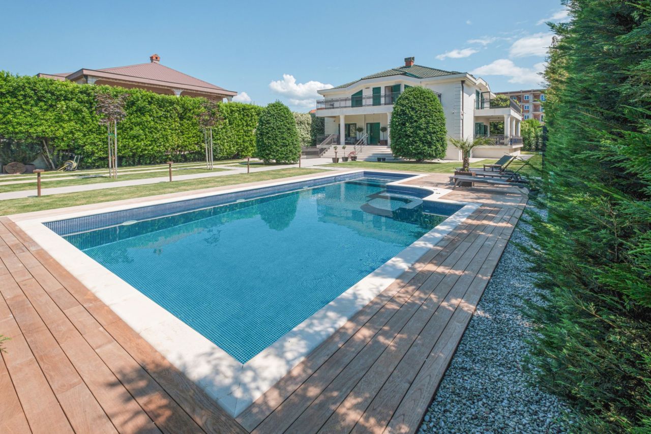 Villa à Podgorica, Monténégro, 498 m² - image 1