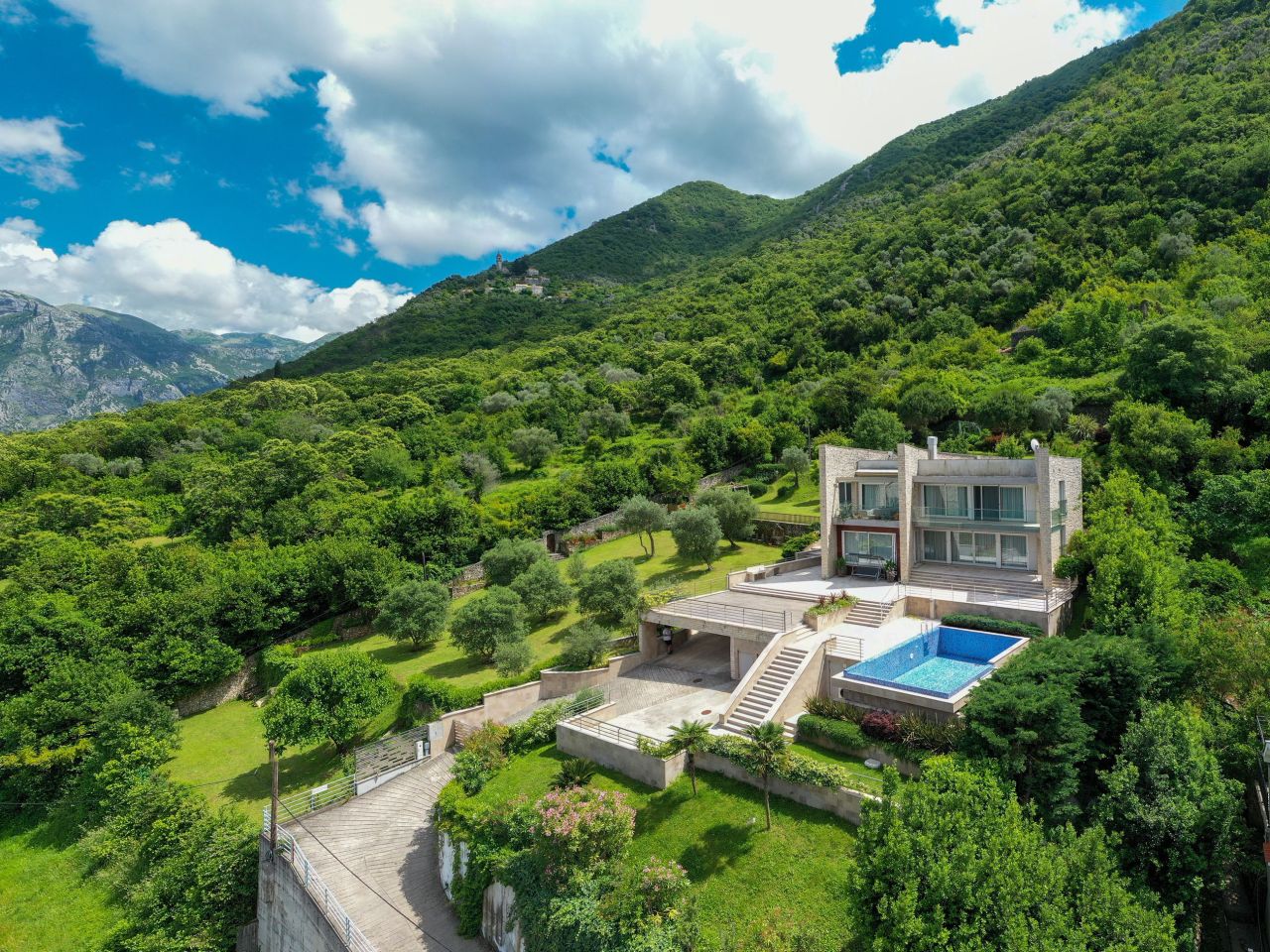 Villa in Stoliv, Montenegro, 359 m² - picture 1