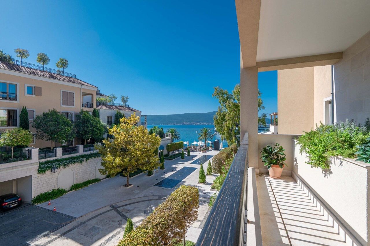 Apartamento en Tivat, Montenegro, 121 m² - imagen 1