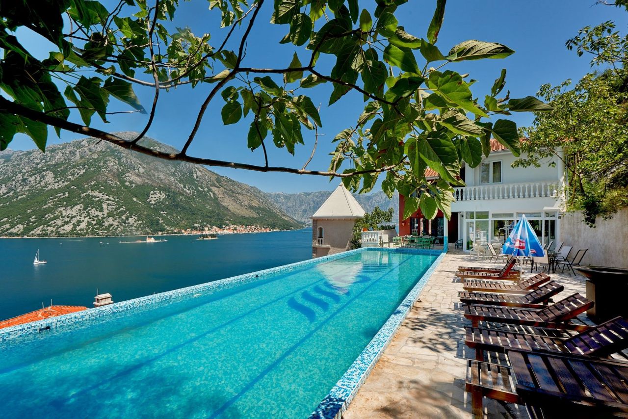 Villa in Kostanjica, Montenegro, 235 m² - picture 1