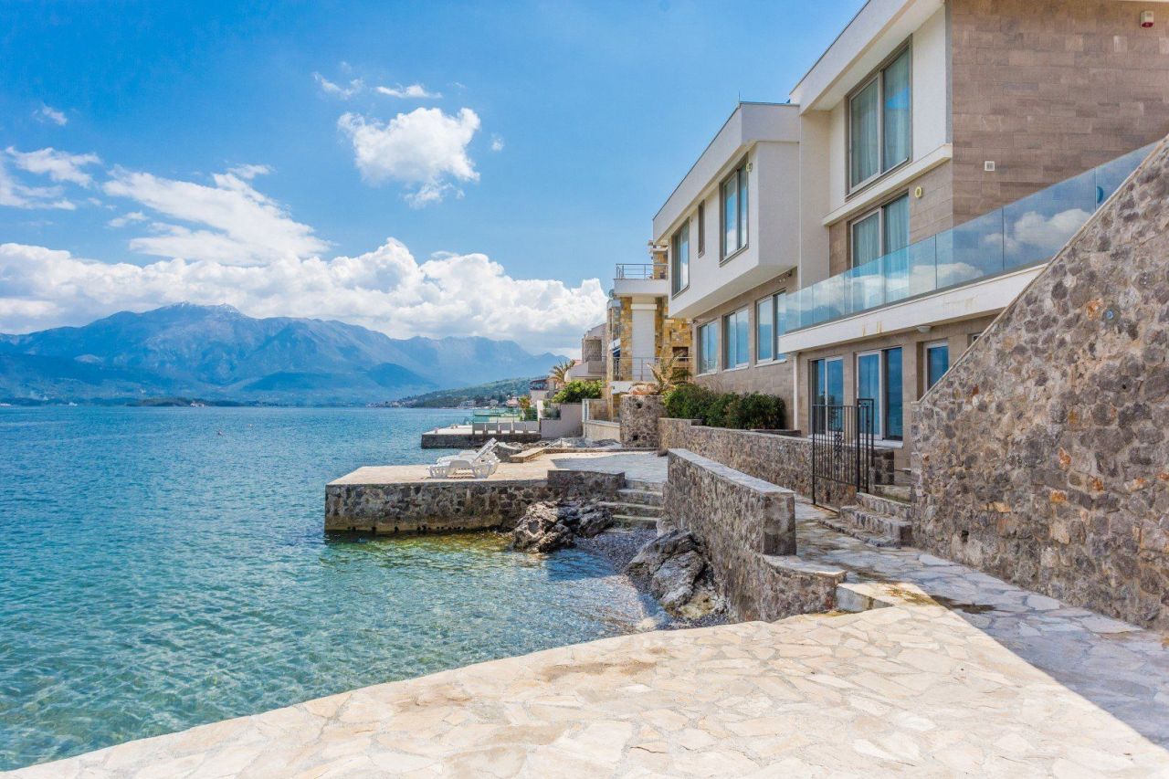 Villa in Krasici, Montenegro, 240 m² - Foto 1
