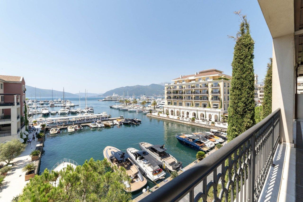 Apartment in Tivat, Montenegro, 228 m² - Foto 1