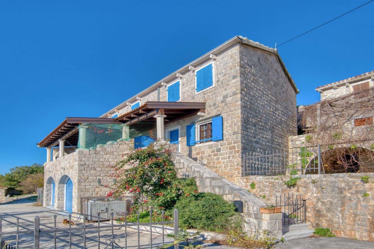 Villa à Rézévici, Monténégro, 311 m² - image 1