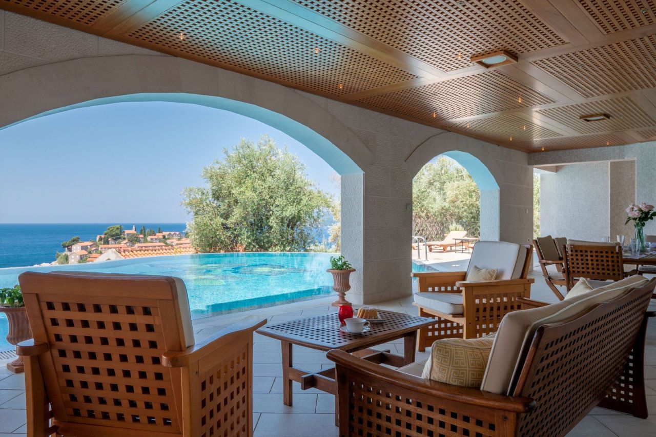 Villa in Sveti Stefan, Montenegro, 959 m² - picture 1