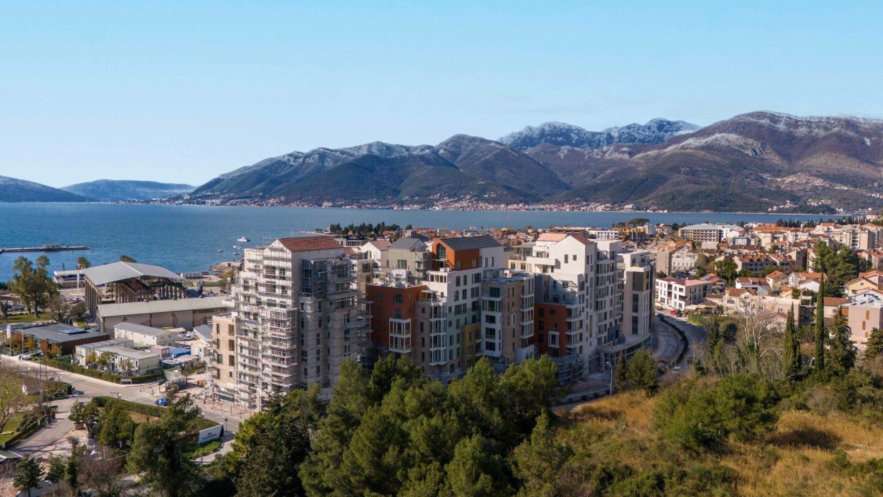 Appartement à Tivat, Monténégro, 91 m² - image 1