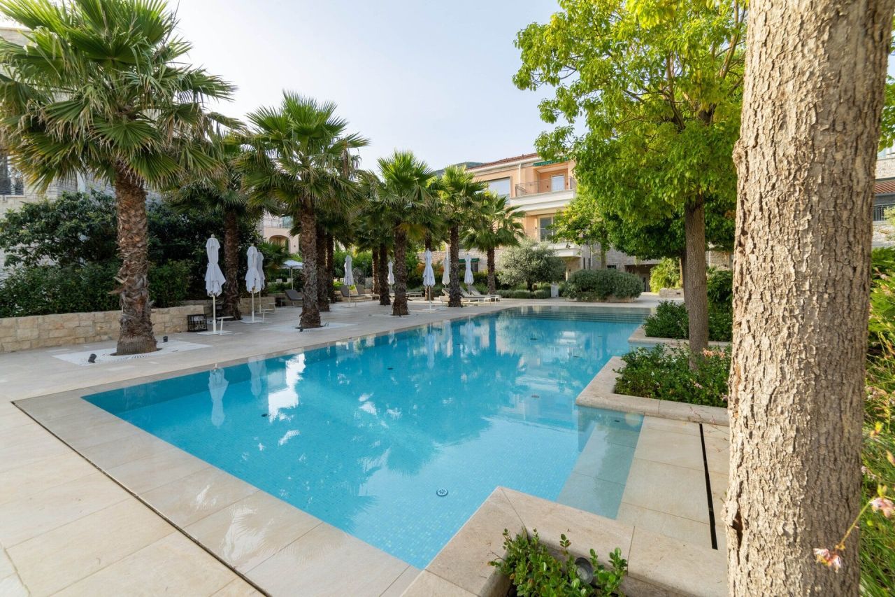 Apartamento en Herceg-Novi, Montenegro, 179 m² - imagen 1