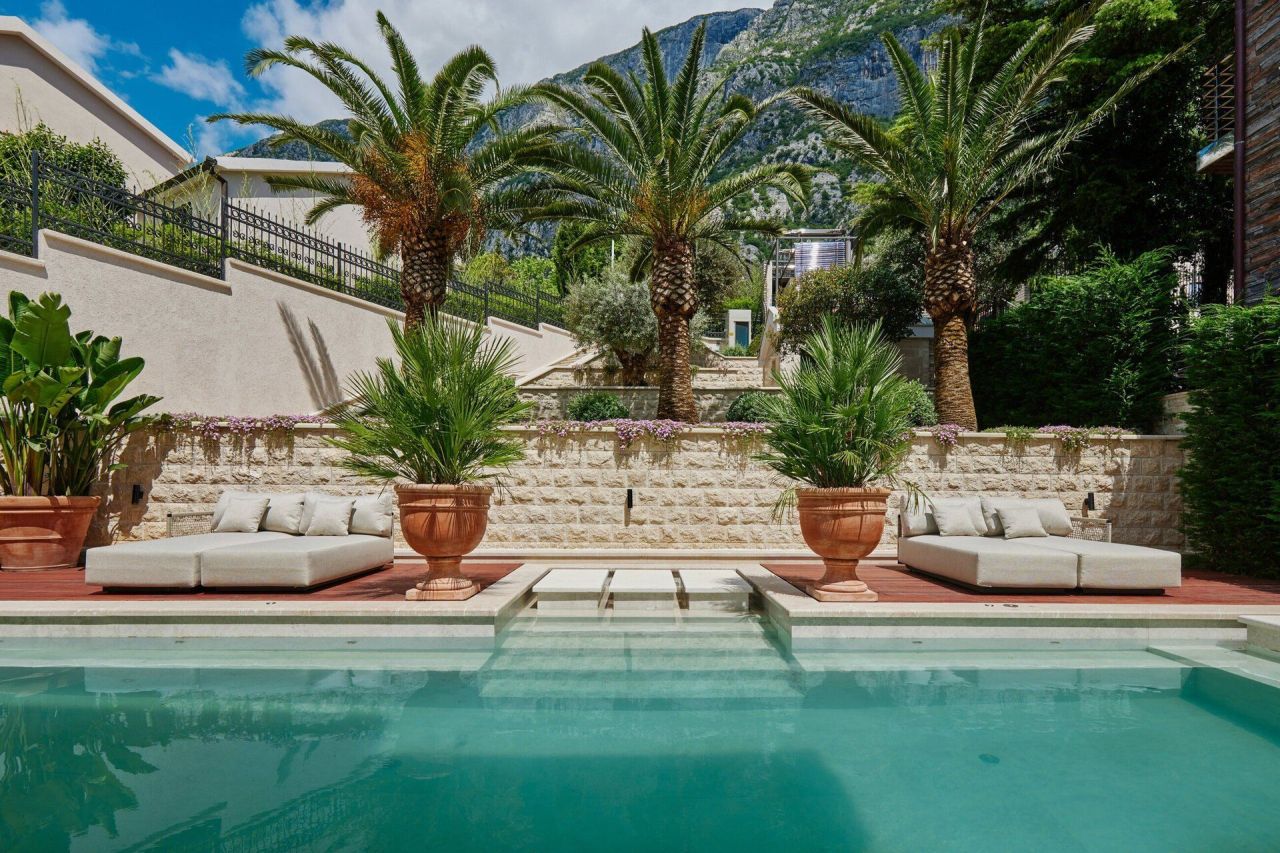 Villa à Dobrota, Monténégro, 420 m² - image 1