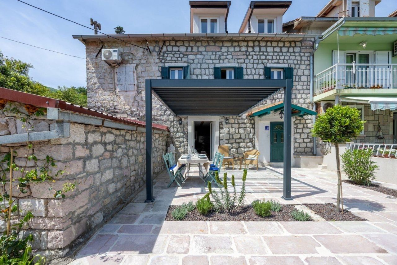Haus in Herceg-Novi, Montenegro, 92 m² - Foto 1