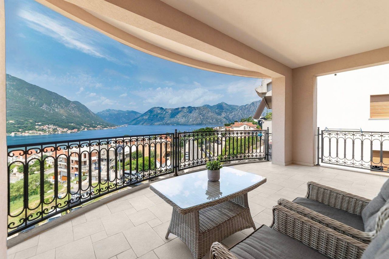 Casa en Dobrota, Montenegro, 507 m² - imagen 2