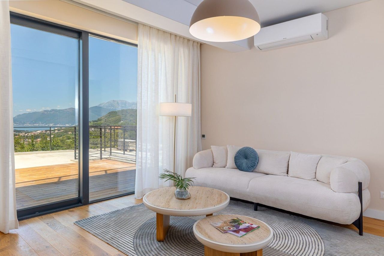 Casa en Tivat, Montenegro, 140 m² - imagen 1