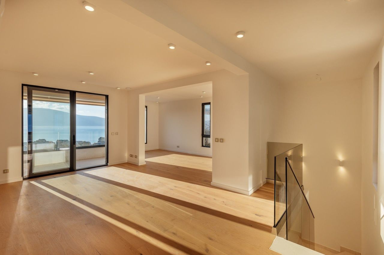 Apartment in Tivat, Montenegro, 103 m² - picture 3