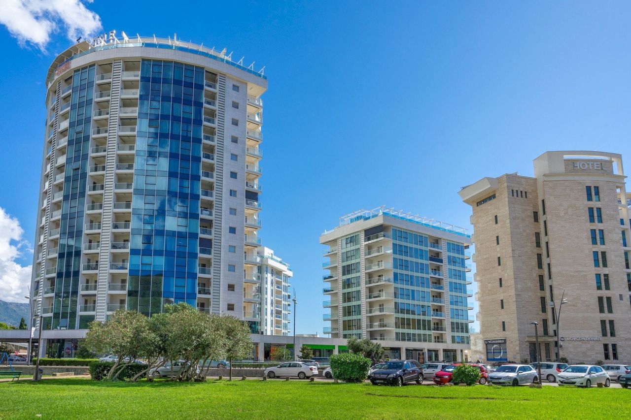 Apartment in Budva, Montenegro, 181 m² - picture 2