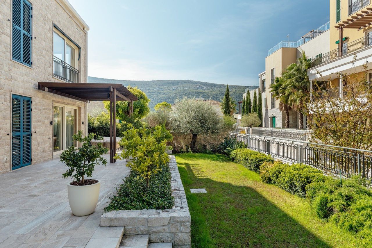 Apartamento en Herceg-Novi, Montenegro, 275 m² - imagen 3