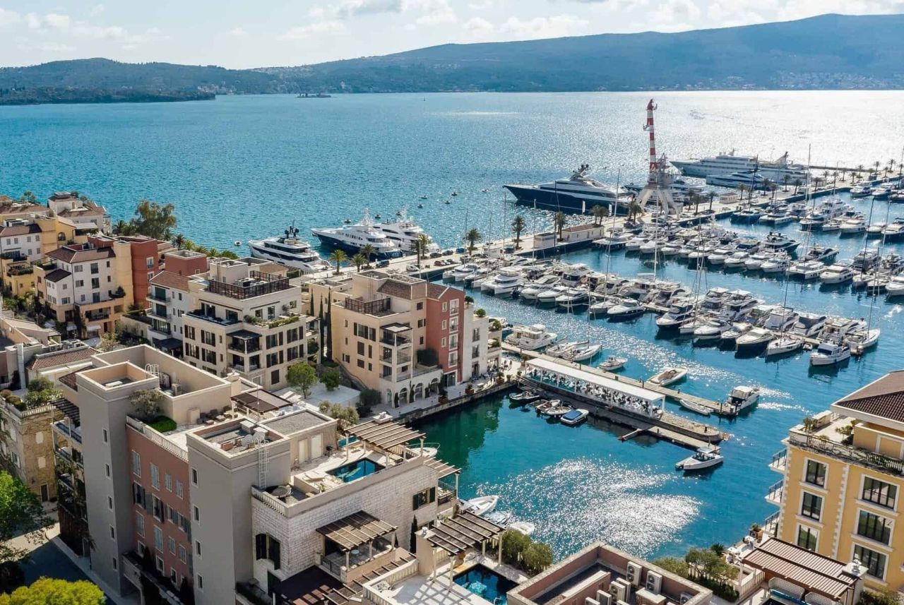 Apartment in Tivat, Montenegro, 357 m² - picture 3