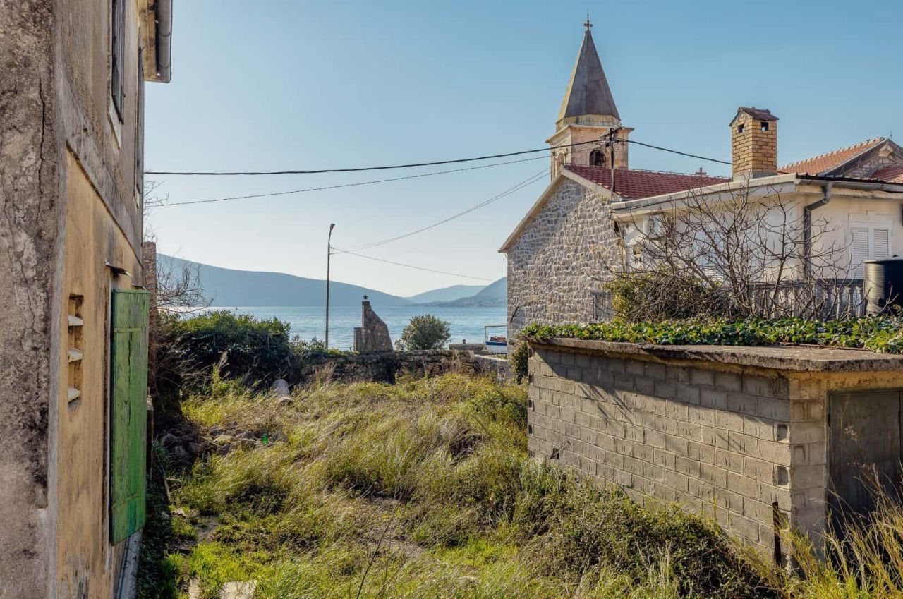 Land in Tivat, Montenegro, 271 m² - picture 4