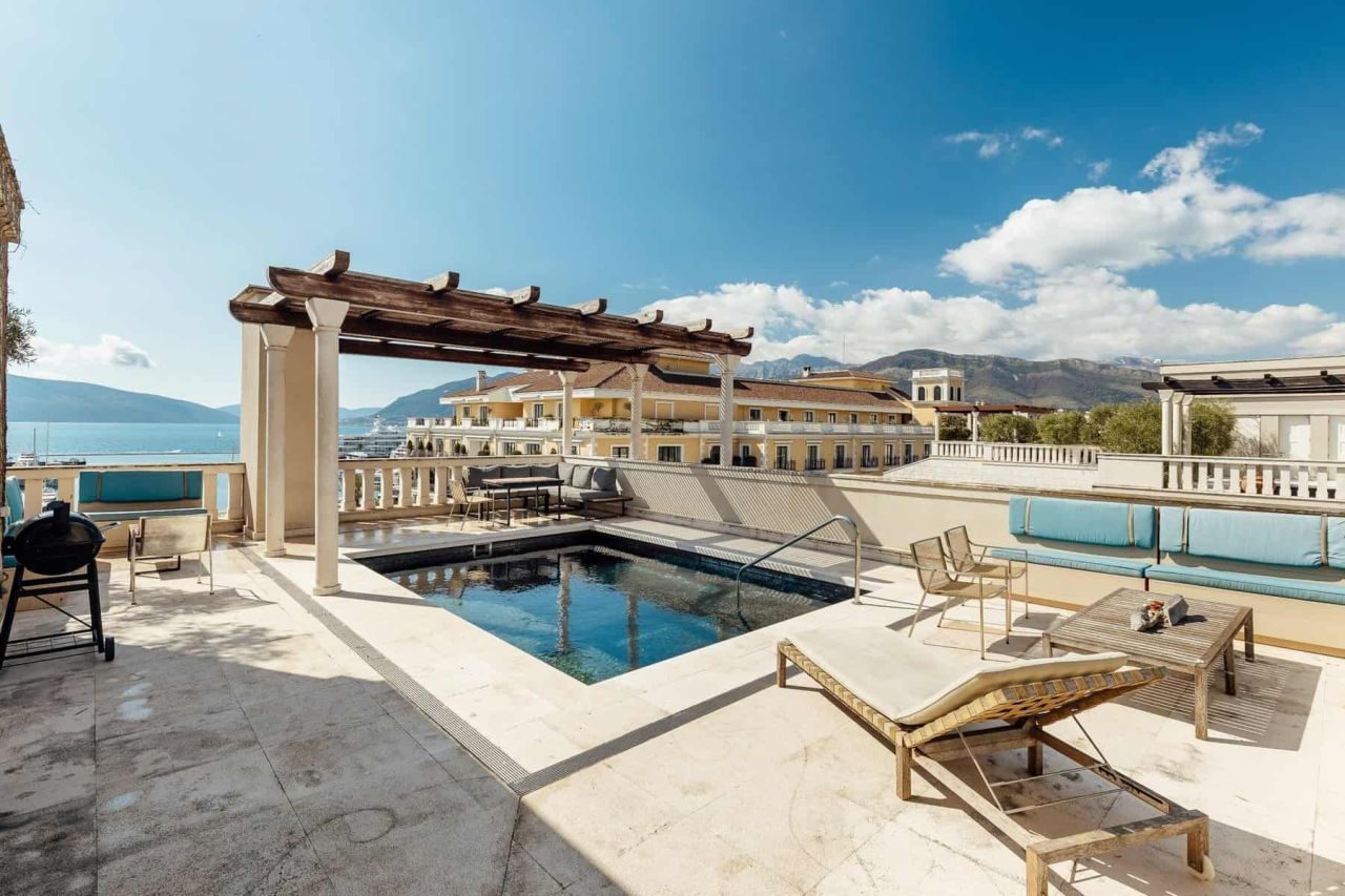 Apartment in Tivat, Montenegro, 357 m² - picture 5