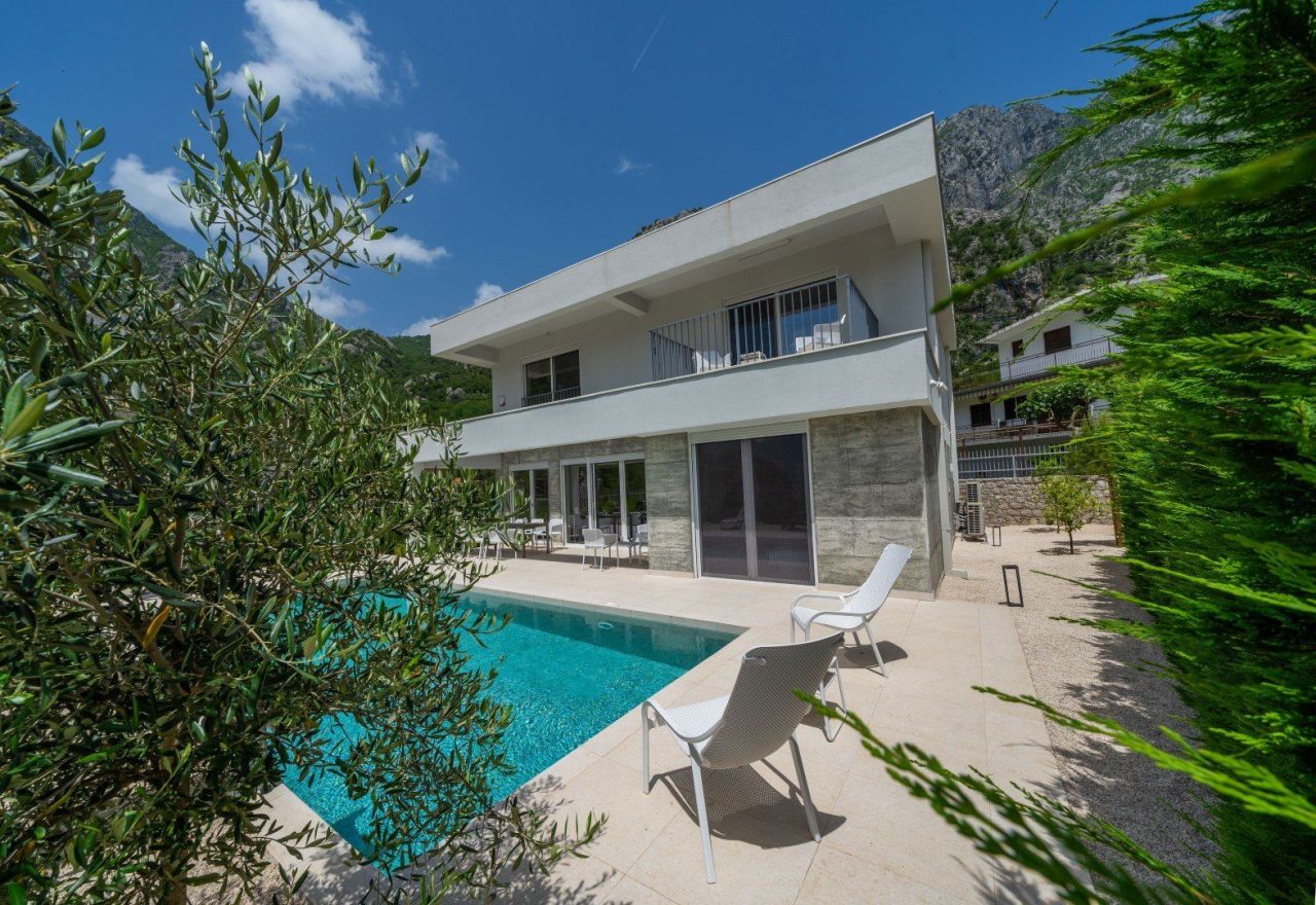 Casa a Orahovac, Montenegro, 250 m² - foto 5