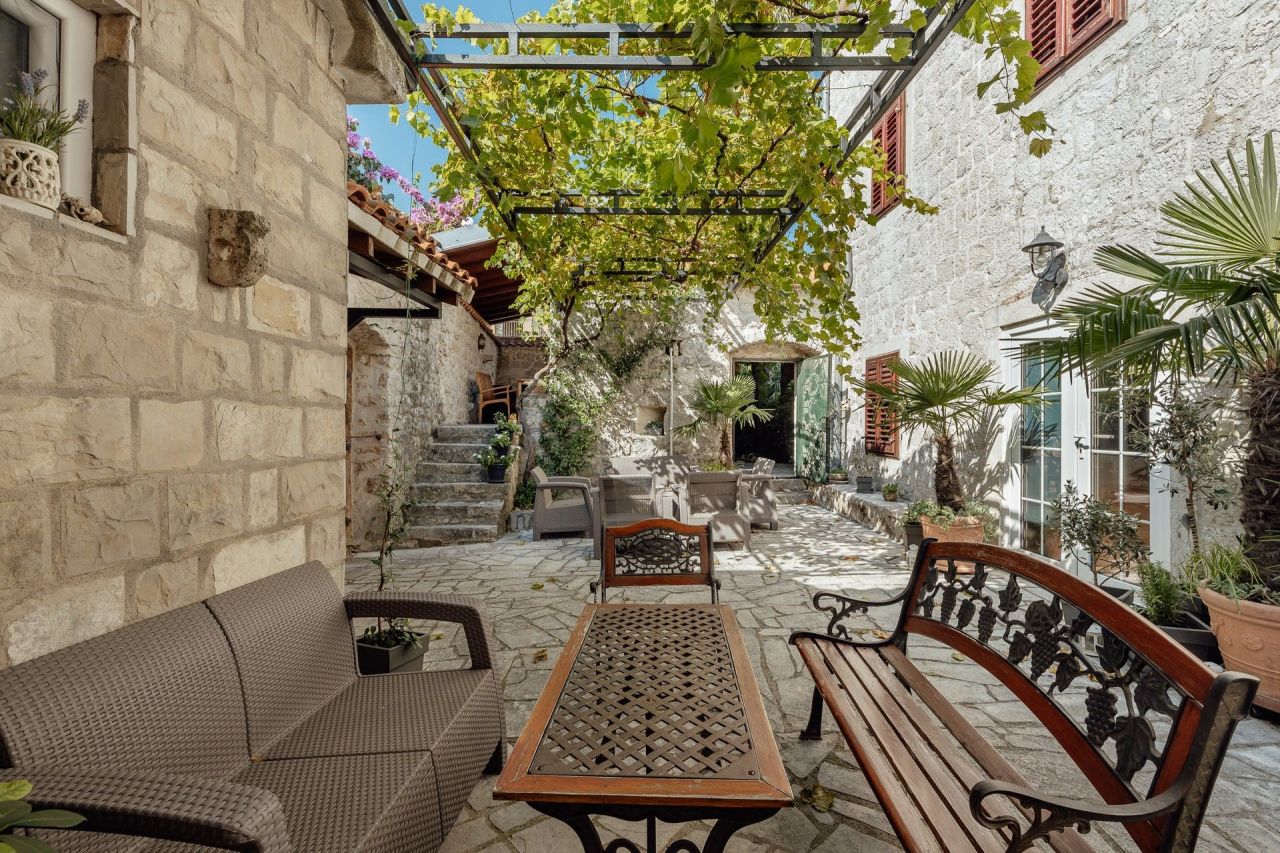 Casa en Risan, Montenegro, 240 m² - imagen 6