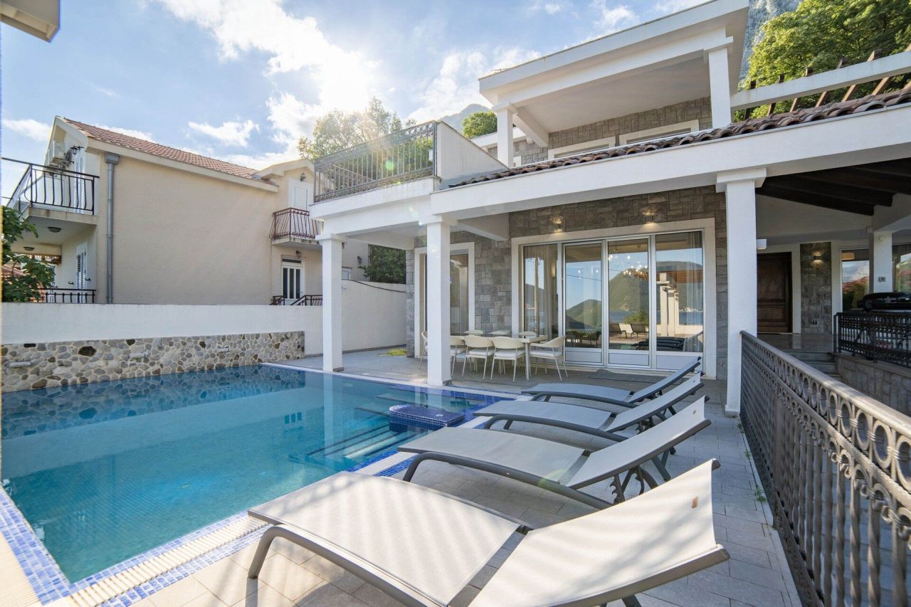 Villa in Kotor, Montenegro, 405 m² - picture 6