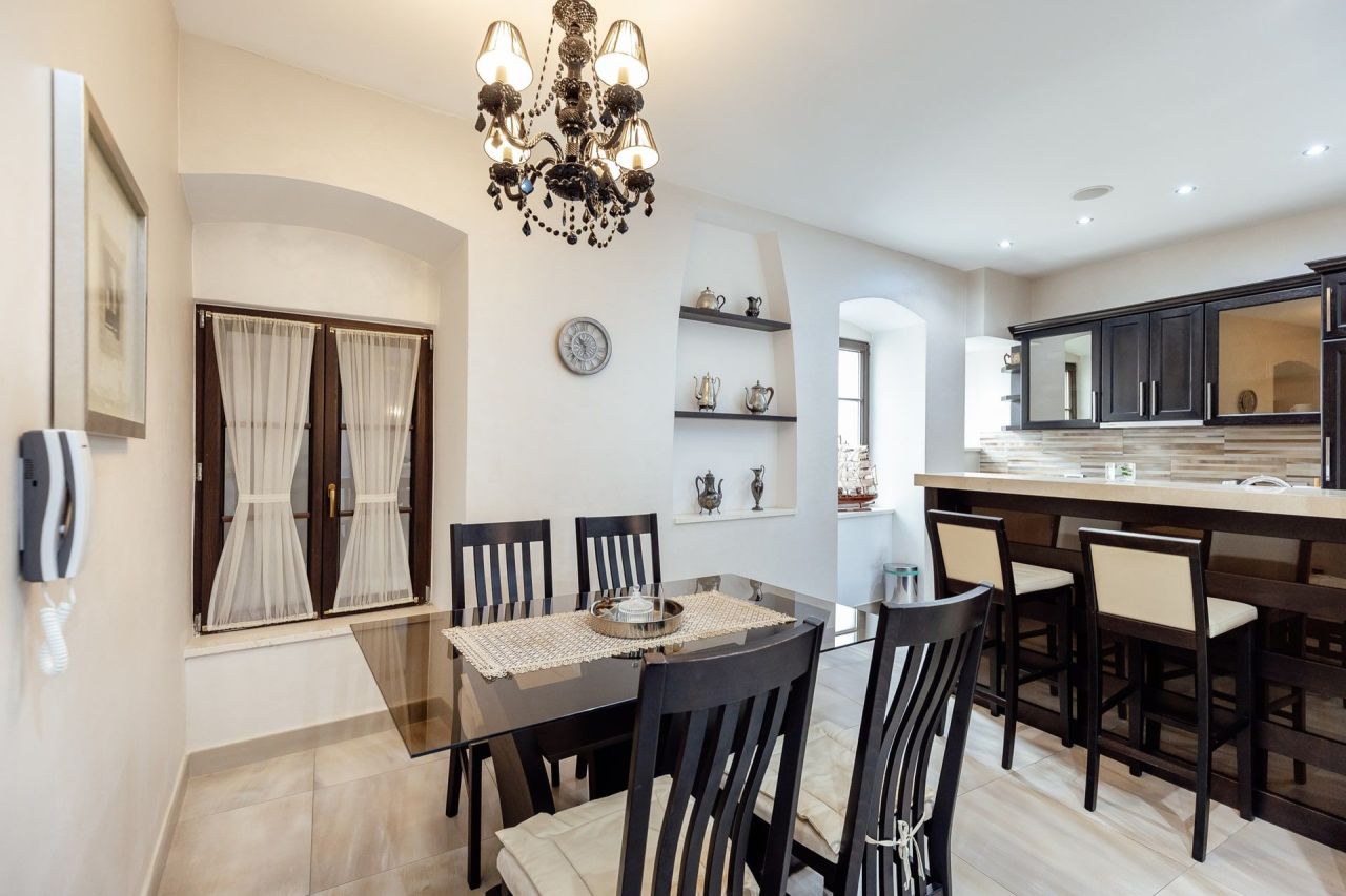 Apartment in Kotor, Montenegro, 117 m² - picture 7