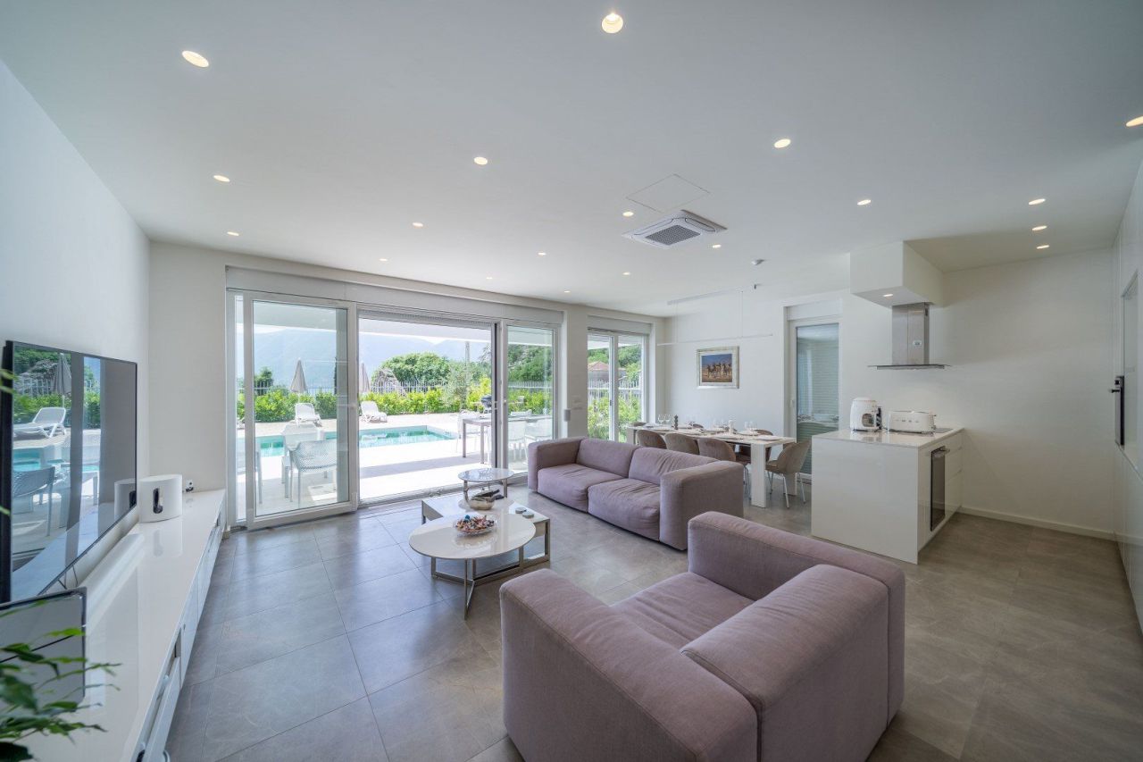 Casa a Orahovac, Montenegro, 250 m² - foto 8