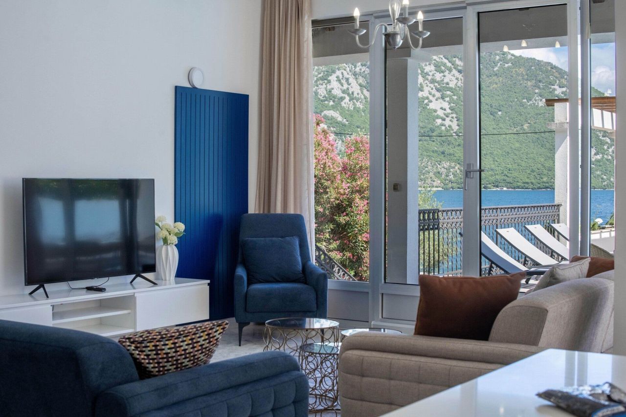 Villa in Kotor, Montenegro, 405 m² - picture 9