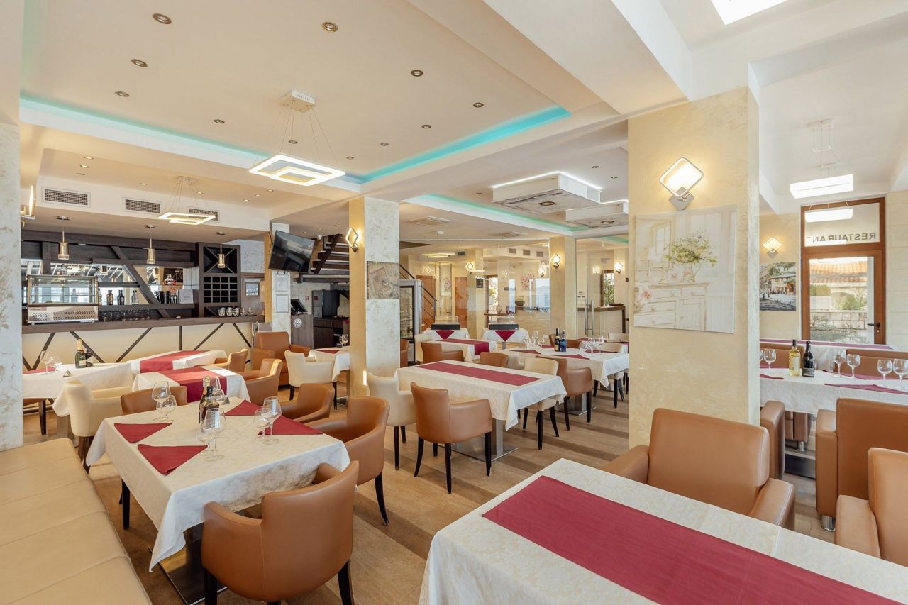 Hotel in Bijela, Montenegro, 784 m² - Foto 9