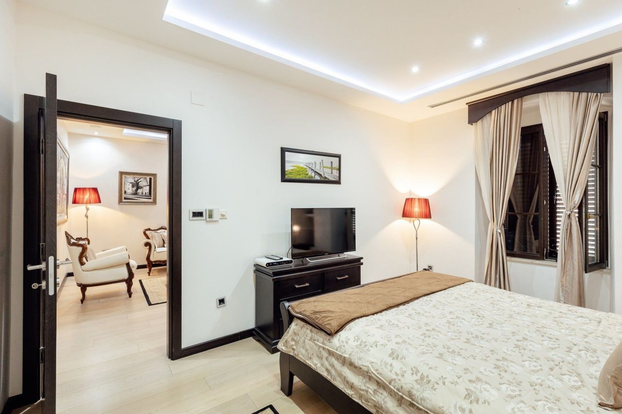 Apartment in Kotor, Montenegro, 117 m² - picture 9