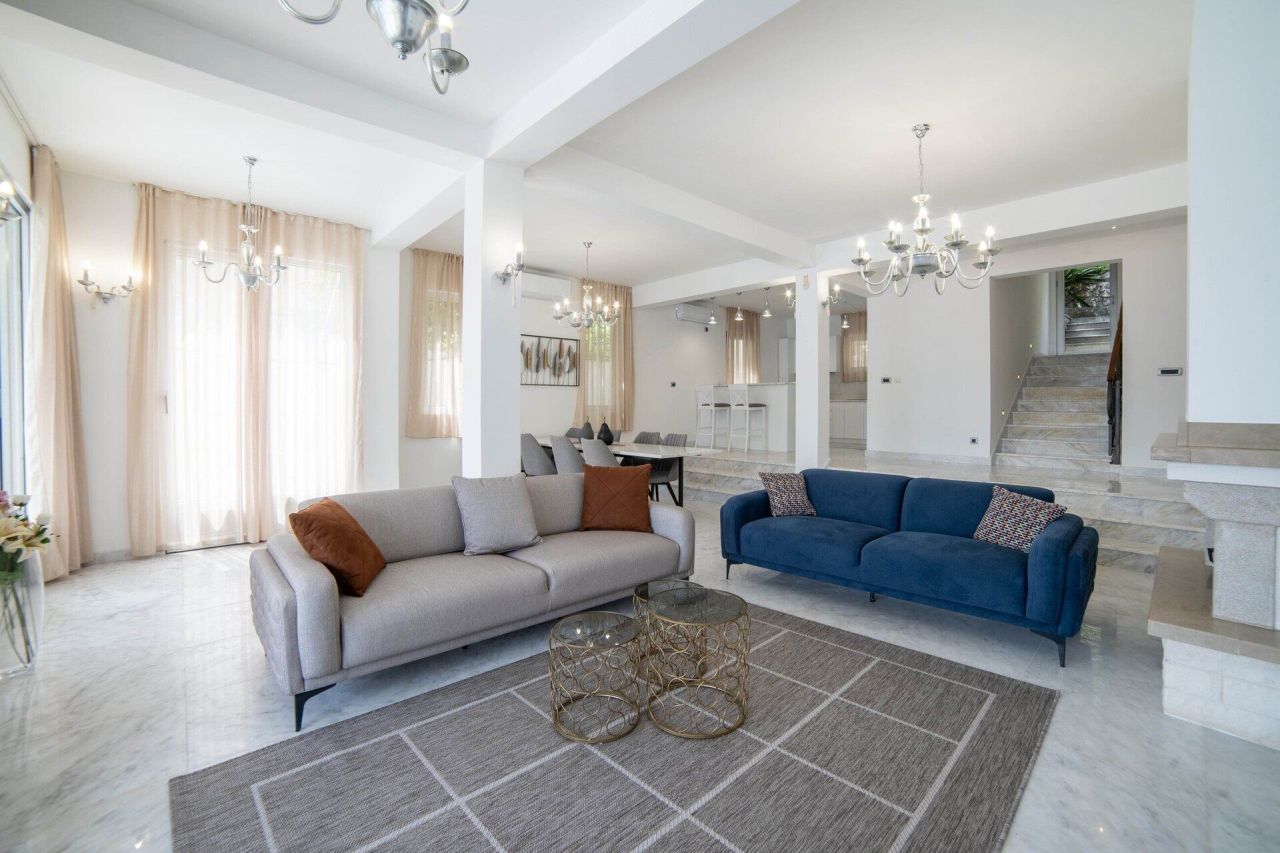 Villa in Kotor, Montenegro, 405 m² - picture 11