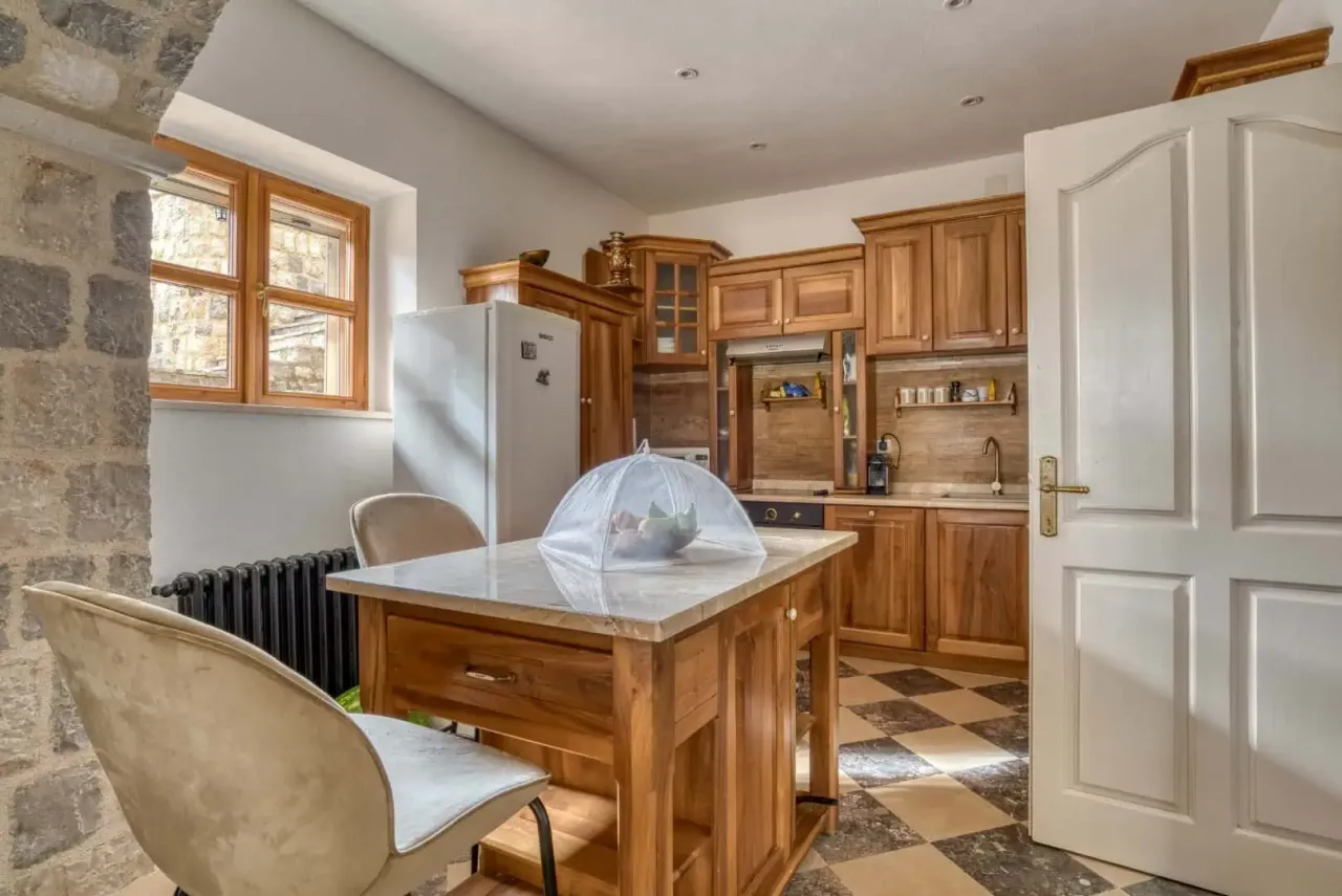 Villa in Rezevici, Montenegro, 480 m² - picture 12