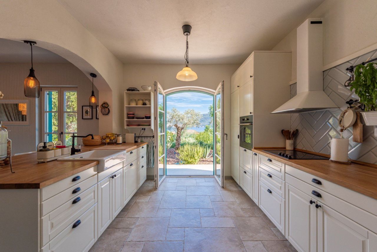 Villa in Baosici, Montenegro, 198 m² - picture 12