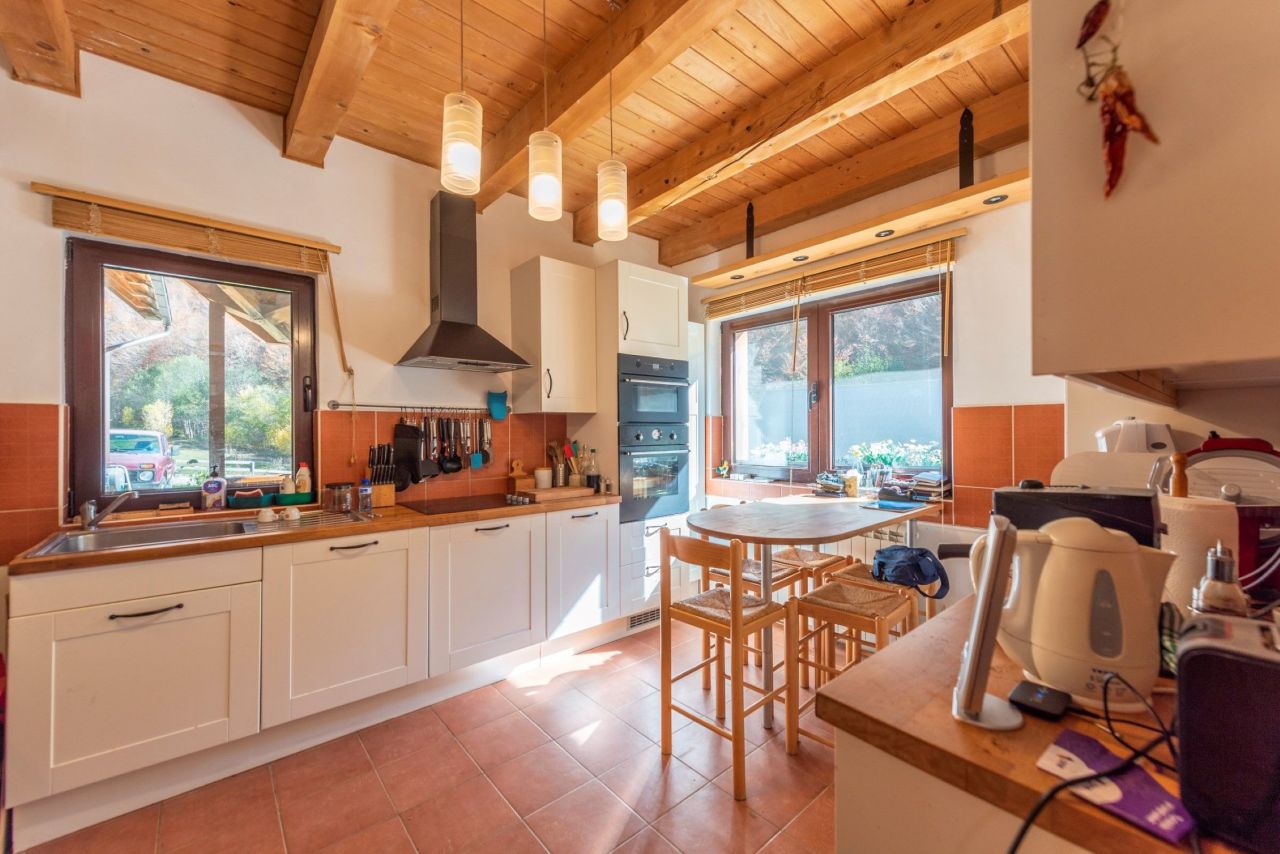 House in Podgorica, Montenegro, 550 m² - picture 12