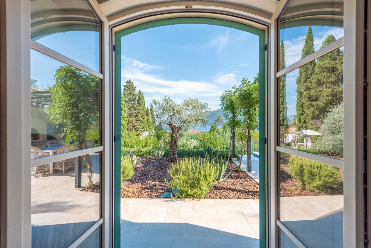 Villa in Baosici, Montenegro, 198 m² - picture 13