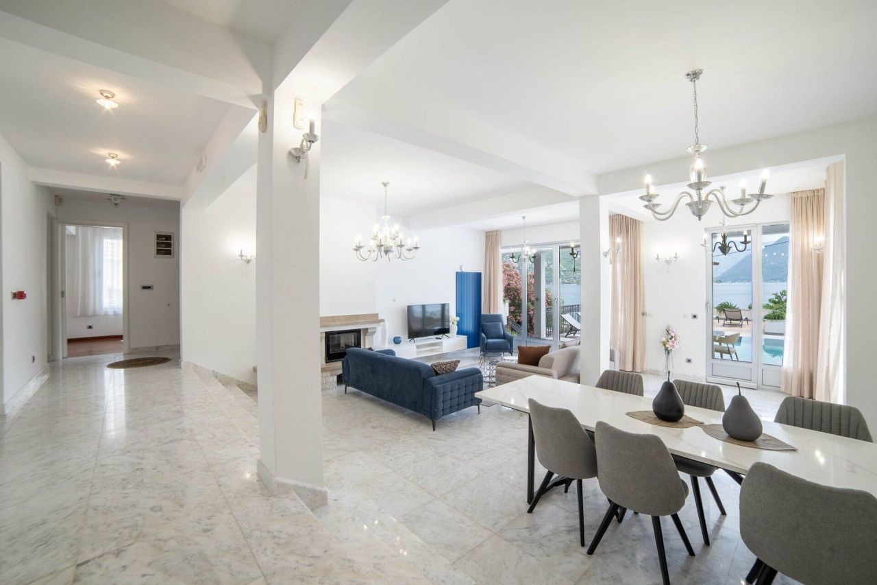 Villa in Kotor, Montenegro, 405 m² - picture 13