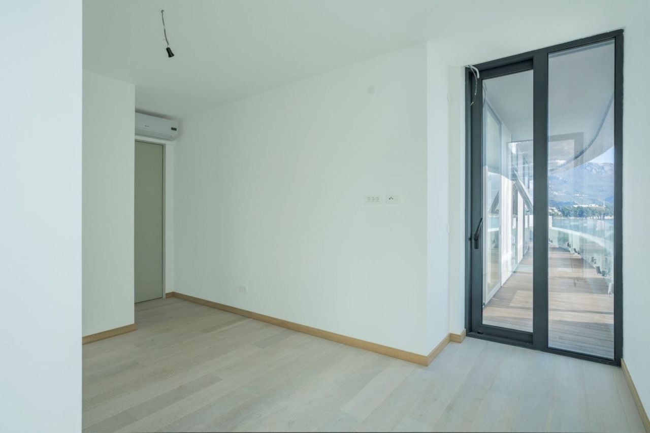Apartment in Budva, Montenegro, 270 m² - picture 15