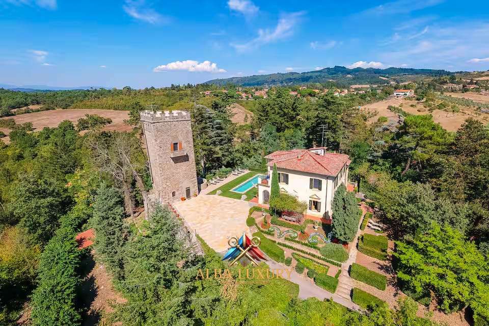 Villa Via Mattio, Italia, 750 m² - imagen 1