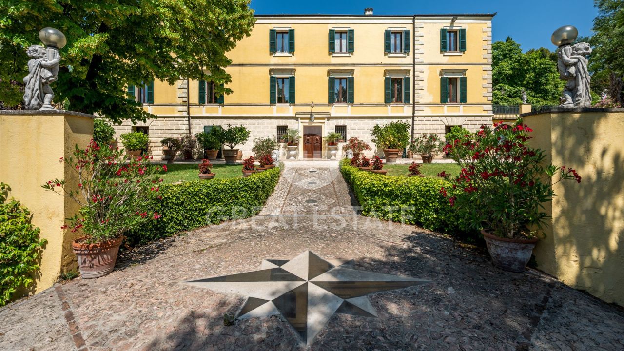 Villa in Trevi, Italien, 553.5 m² - Foto 1