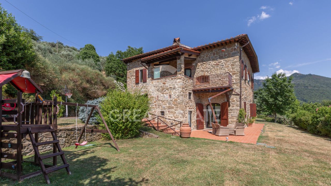 Casa en Reggello, Italia, 393.25 m² - imagen 4