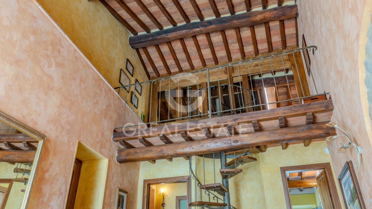 Casa en Reggello, Italia, 393.25 m² - imagen 16