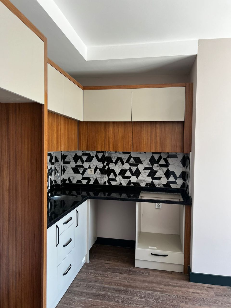 Flat in Mersin, Turkey, 60 m² - picture 1