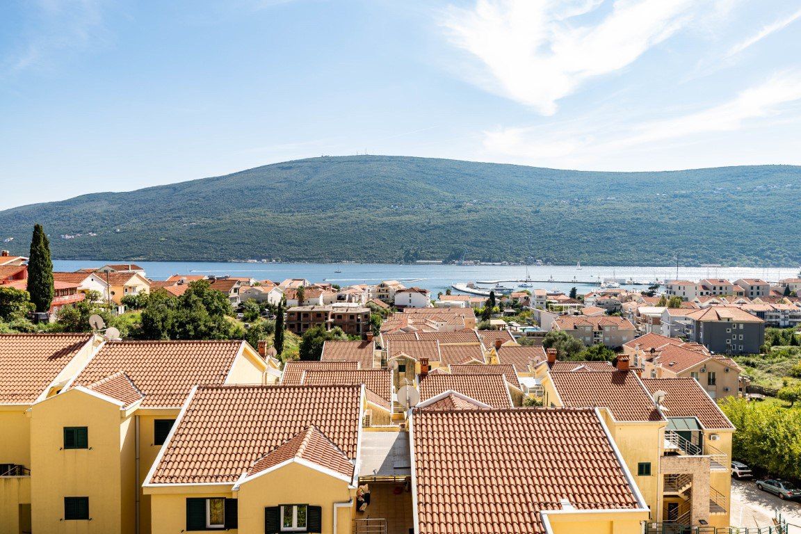 Appartement à Herceg-Novi, Monténégro, 69.5 m² - image 1