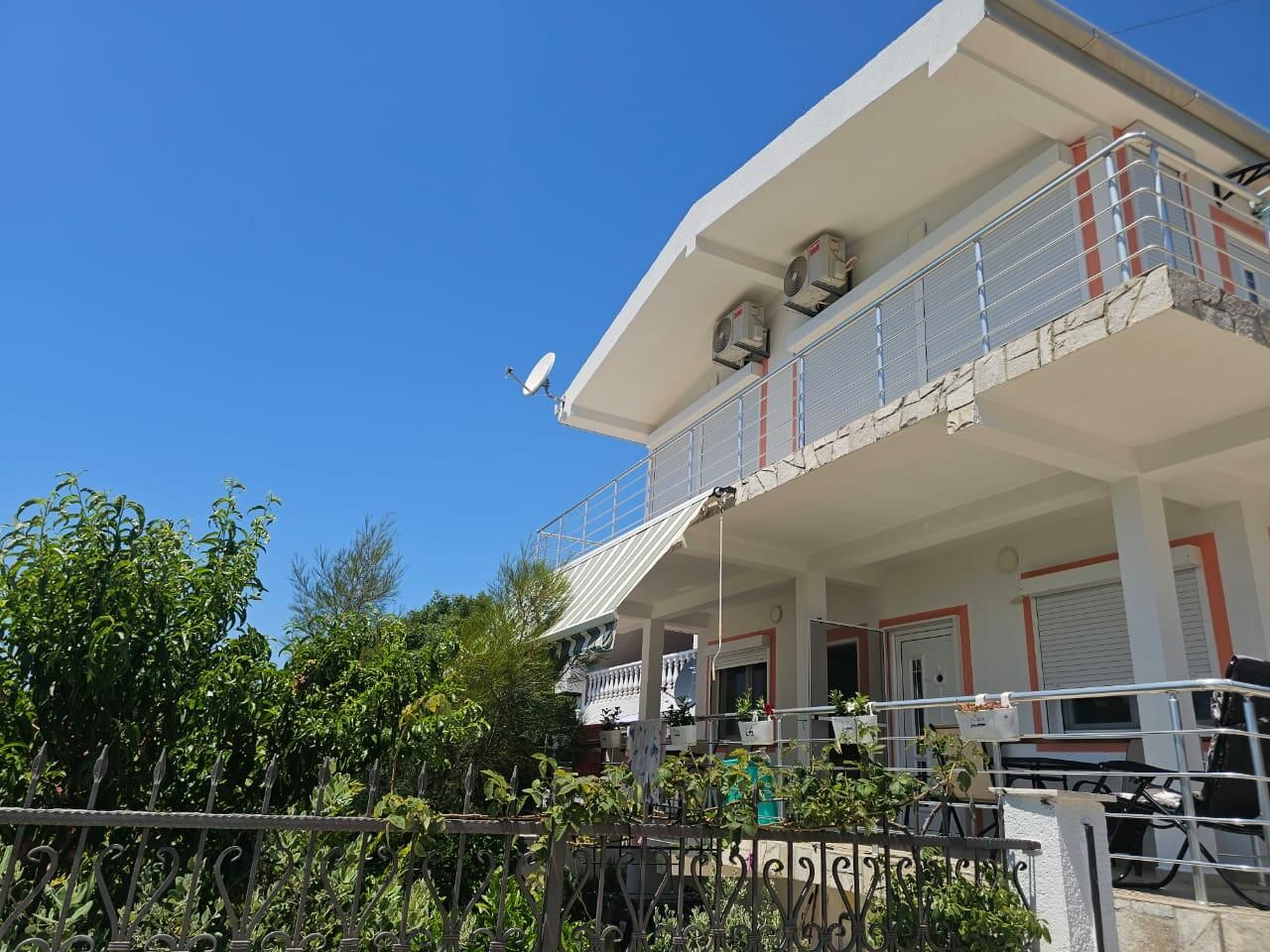 Haus in Utjeha, Montenegro, 155 m² - Foto 1