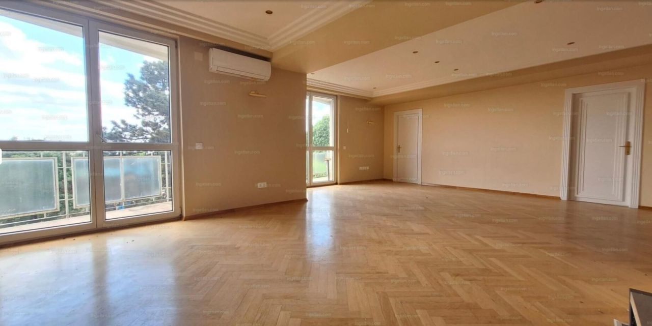 Flat in Budapest, Hungary, 280 m² - picture 1