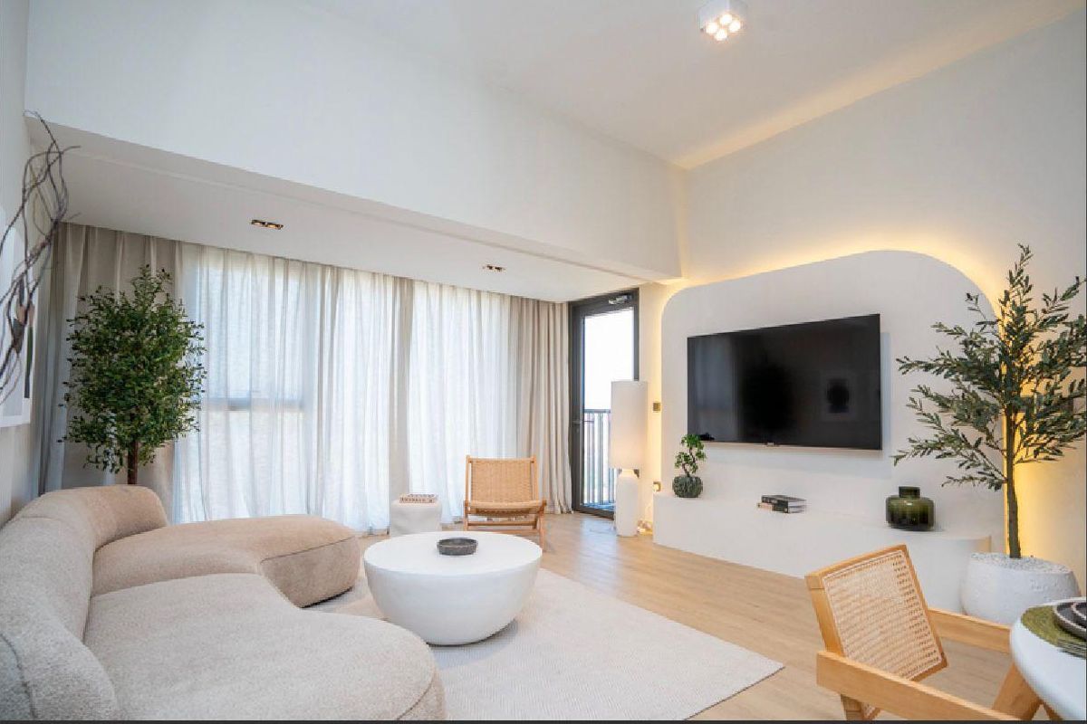 Apartment in Dubai, UAE, 70 m² - picture 1