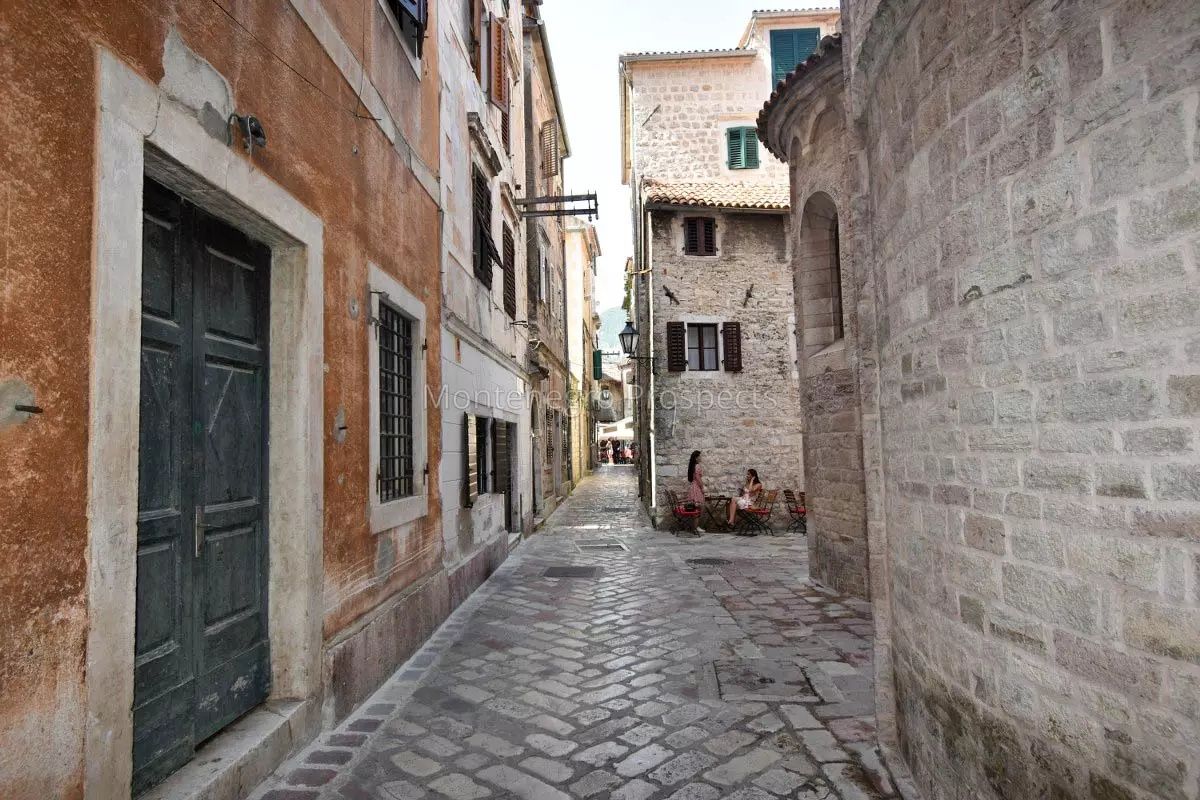 Apartment in Kotor, Montenegro, 61 m² - picture 5