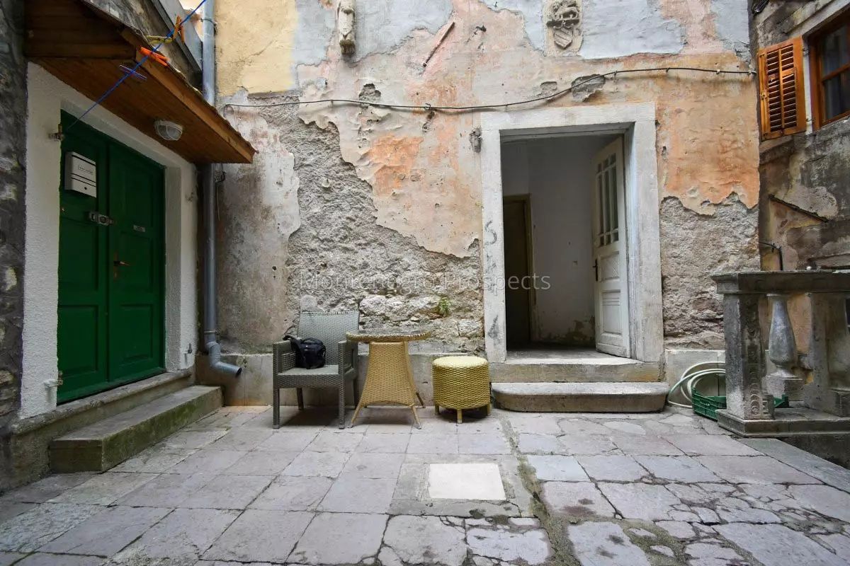 Apartment in Kotor, Montenegro, 61 m² - picture 4