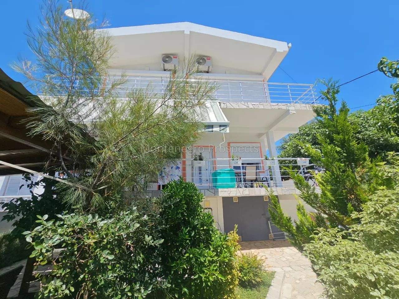 Maison à Utjeha, Monténégro, 155 m² - image 1