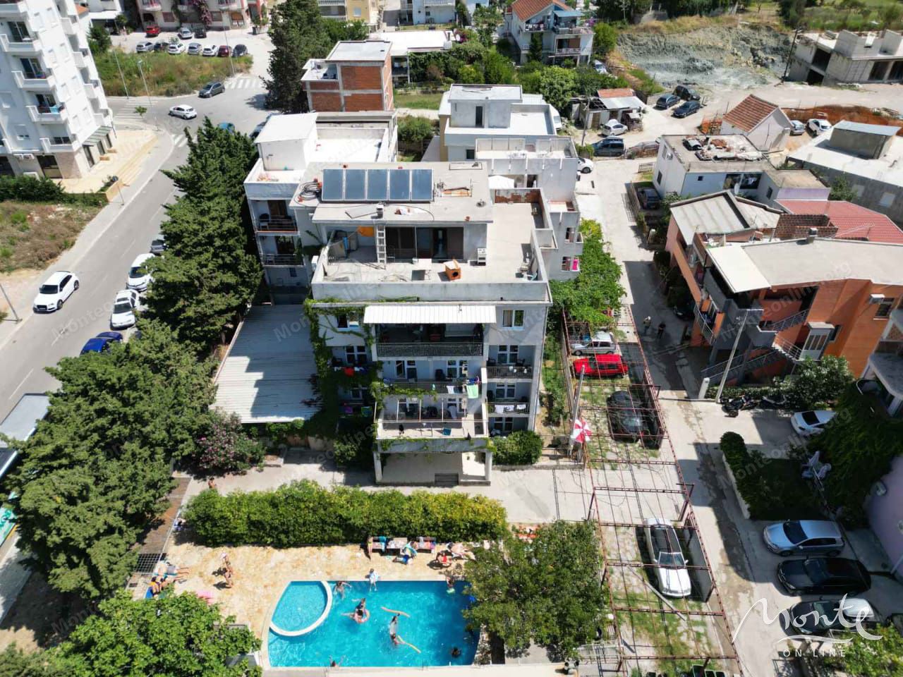 Hotel en el Bar, Montenegro, 700 m² - imagen 1