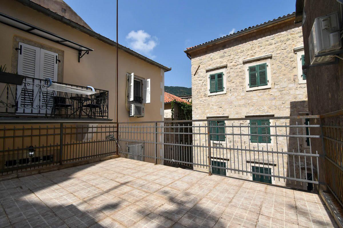 Wohnung in Kotor, Montenegro, 61 m² - Foto 1